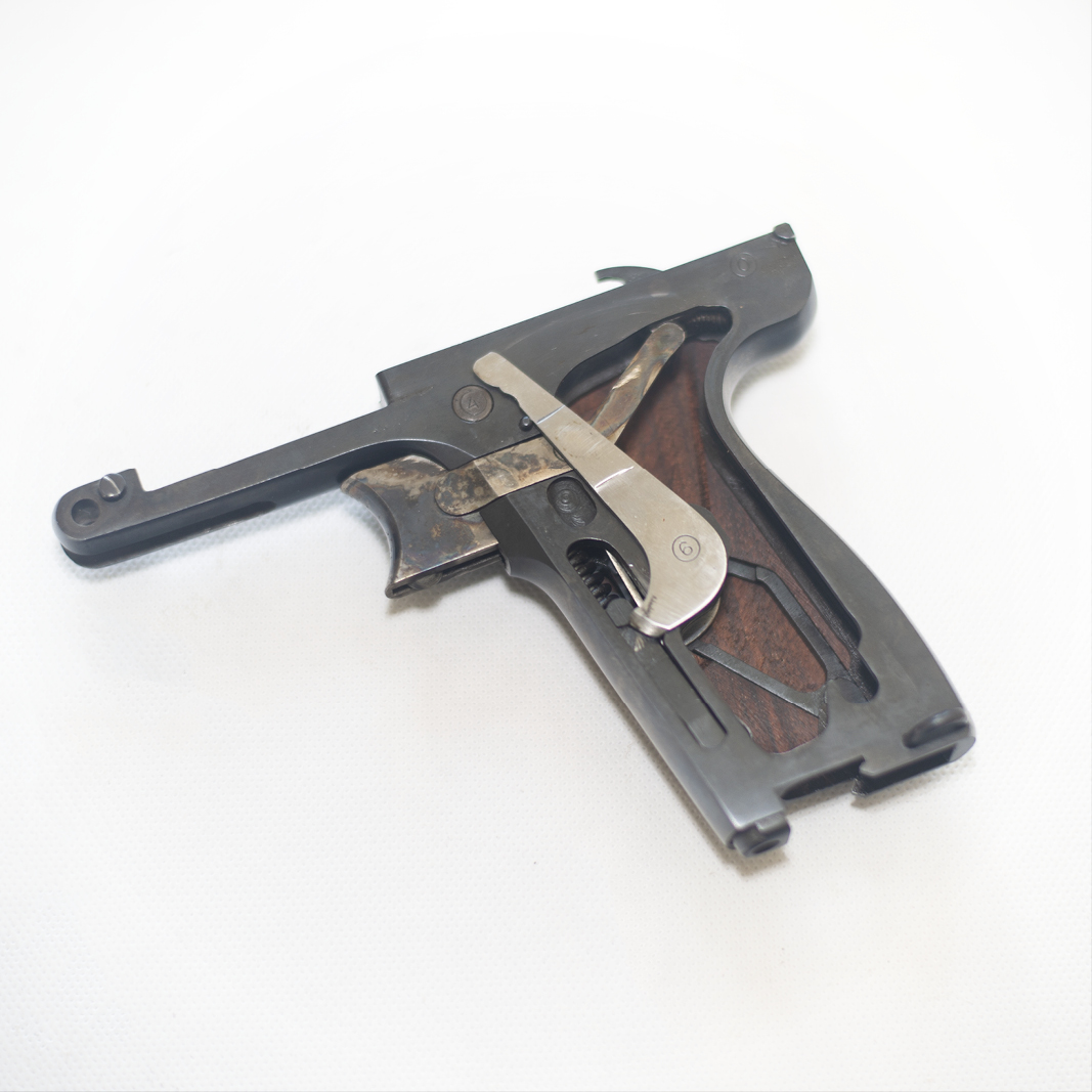 Pistolet semi automatique Manufrance Le Français type Armée 9mm long Browning 9x20mm